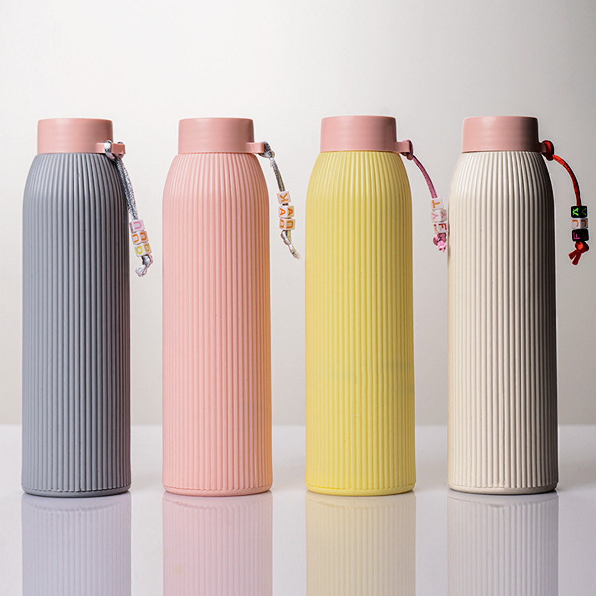 قمقمه آب زرد آویز دار شیشه ای