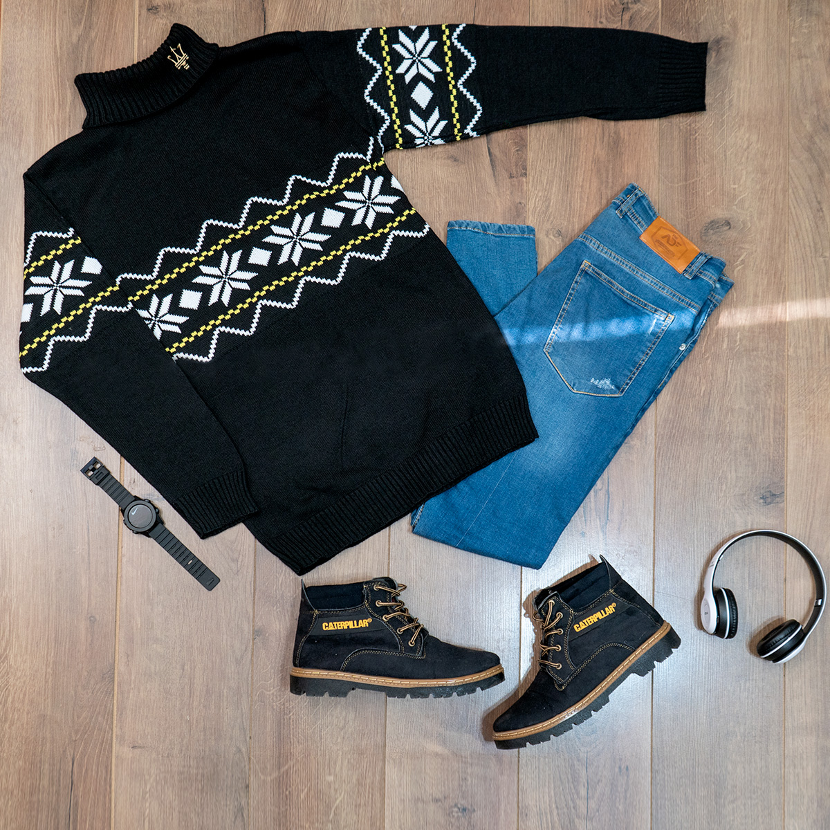 یقه اسکی مشکی حاشیه سفید زرد مدل Arja