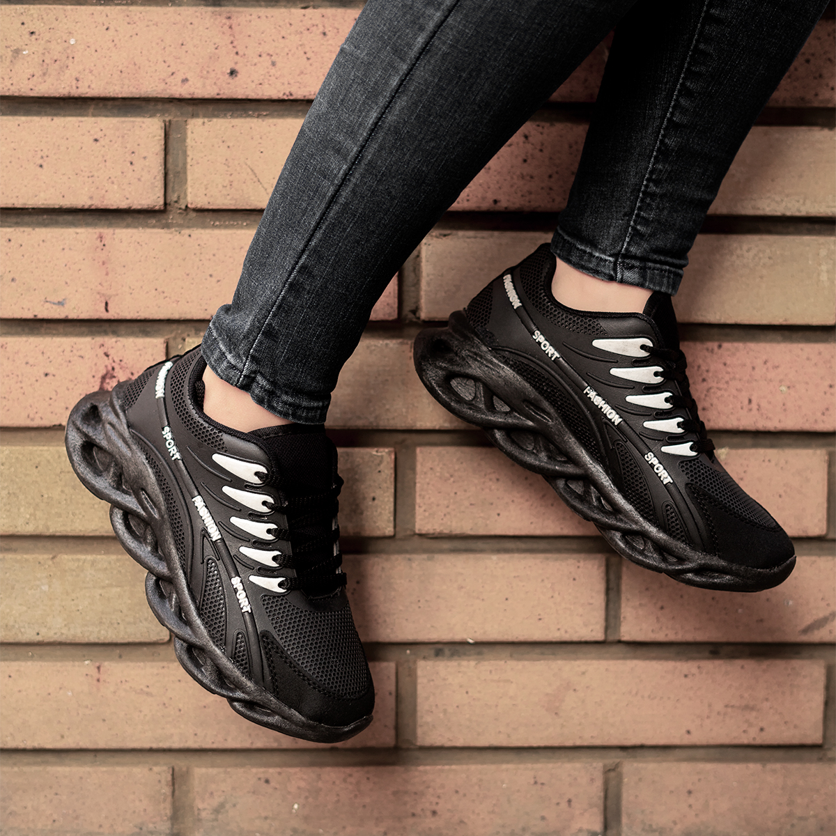 کفش وزرشی زنانه مشکی مدل Shiva