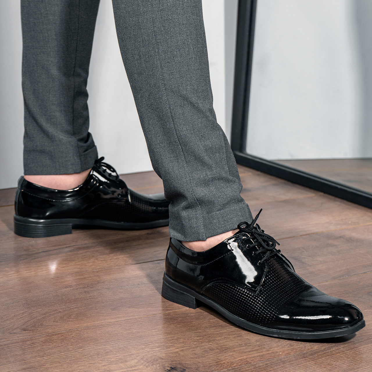 کفش مردانه ساده سوزنی ورنی مدل 64