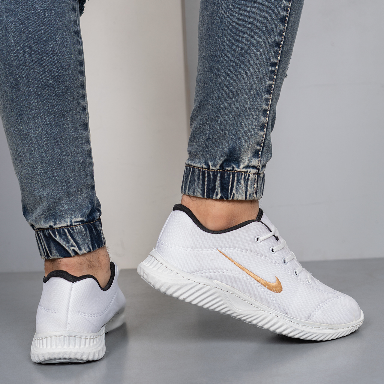 کفش ورزشی مردانه سفیدنایک (T) مدل U7