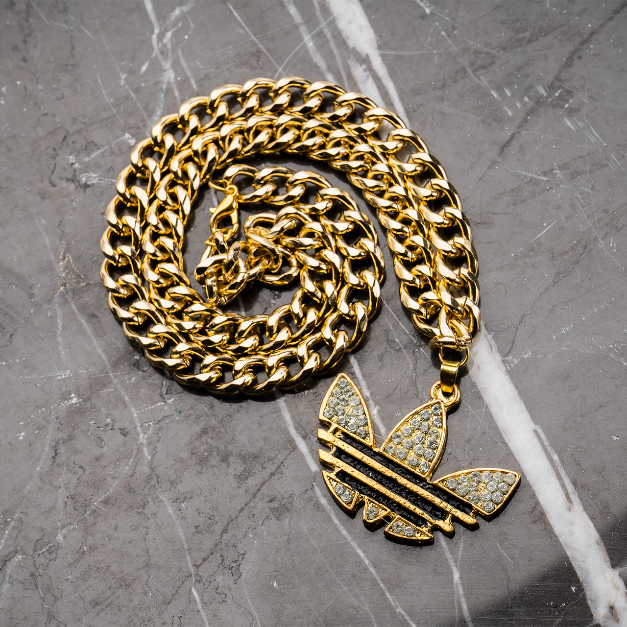 گردنبند آویز دار آدیداس طلایی مردانه مدل A40