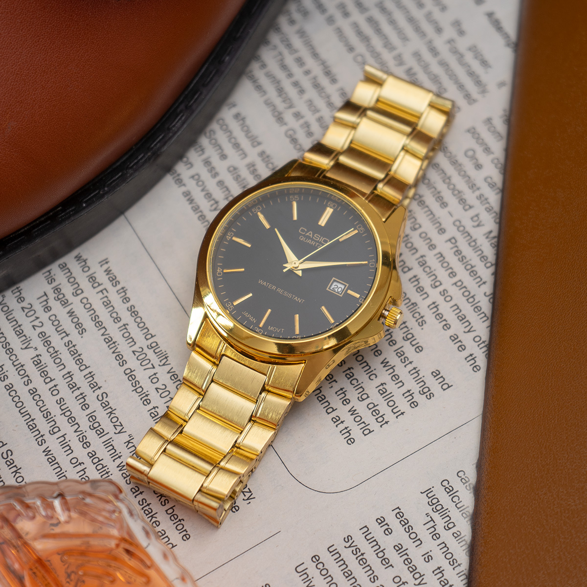 ساعت عقربه ای طلایی صفحه مشکی Casio مدل Edmon