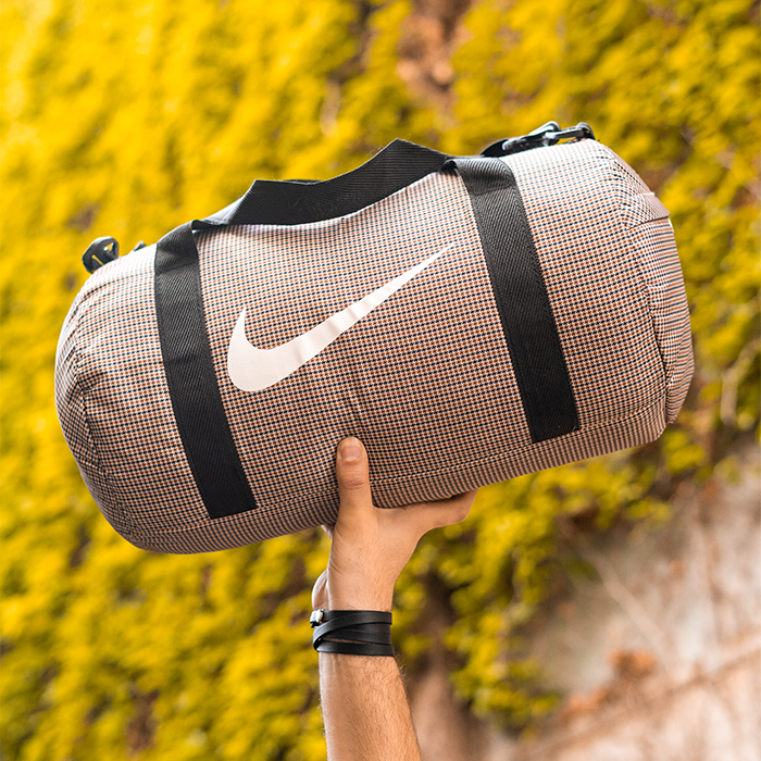 ساک ورزشی Nike چهارخونه کرم مدل Arman