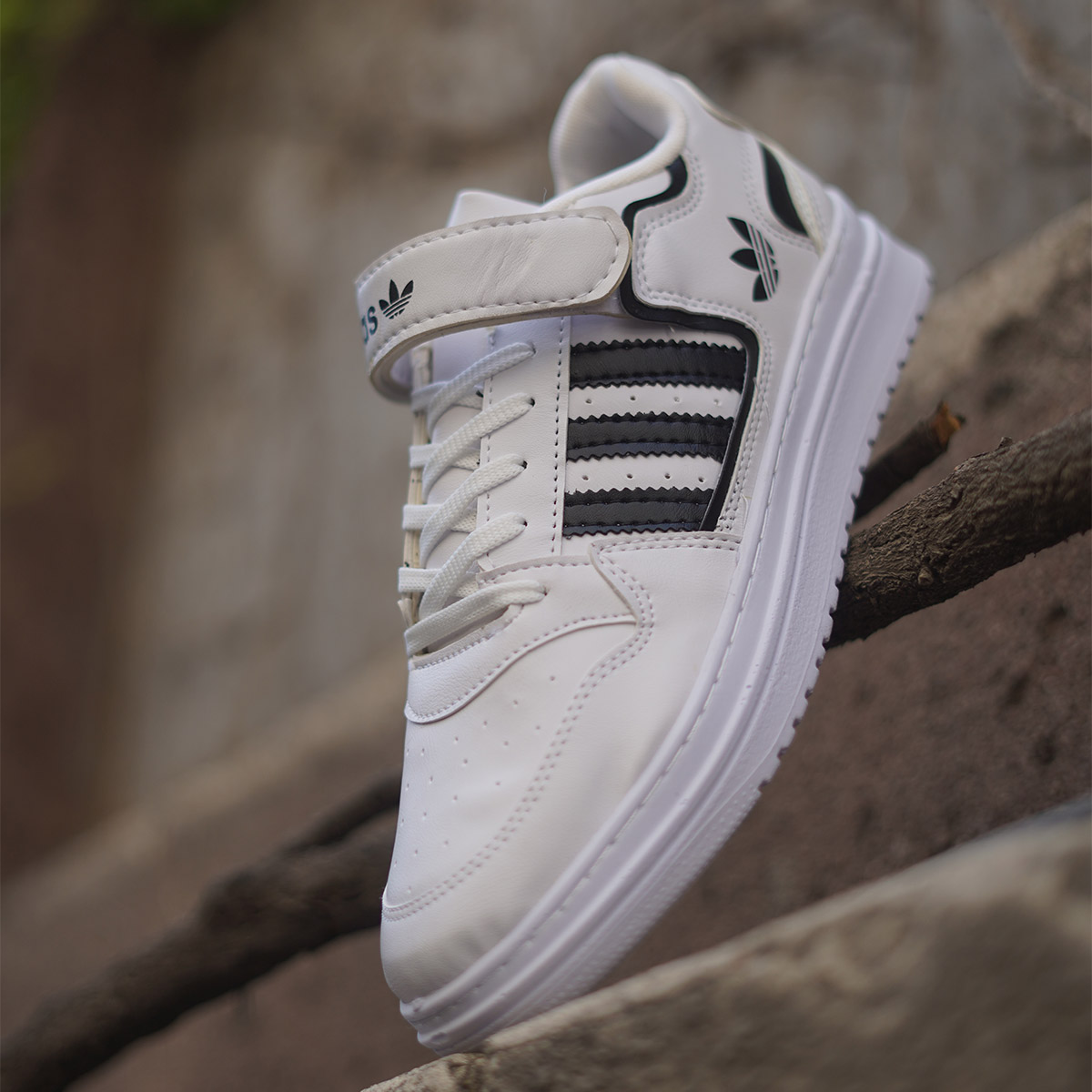 کفش آدیداس مردانه سفید مشکی مدل Kamyar