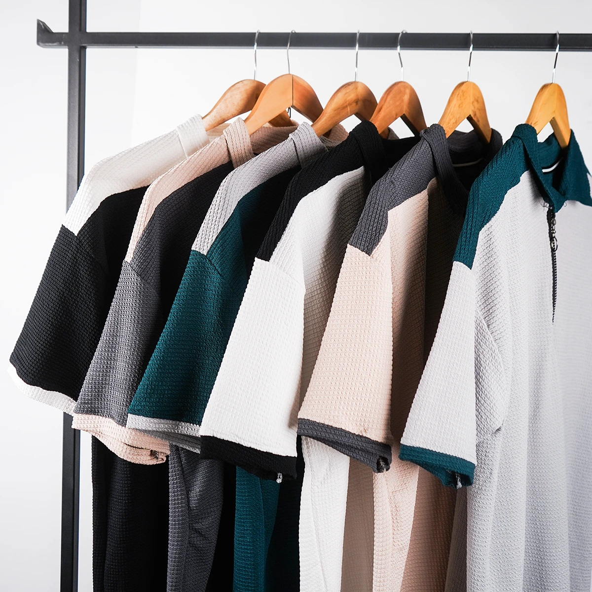 تیشرت مردانه یقه زیپ دار طوسی تیره مدل Radon