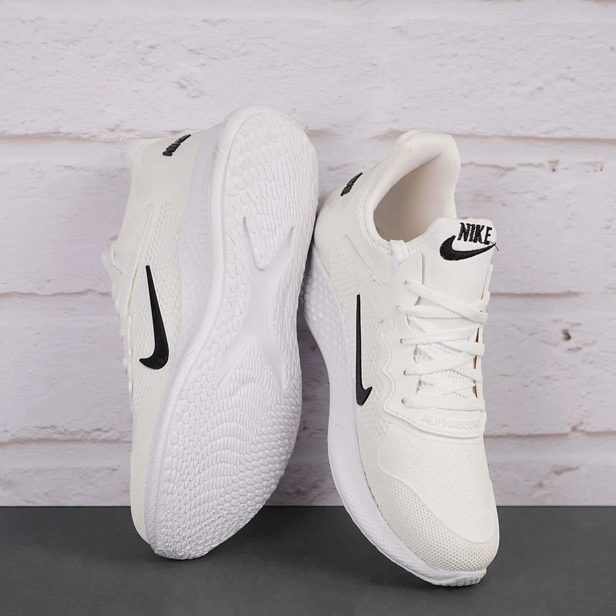 کفش ورزشی نایک مردانه سفید مشکی مدل Alpha