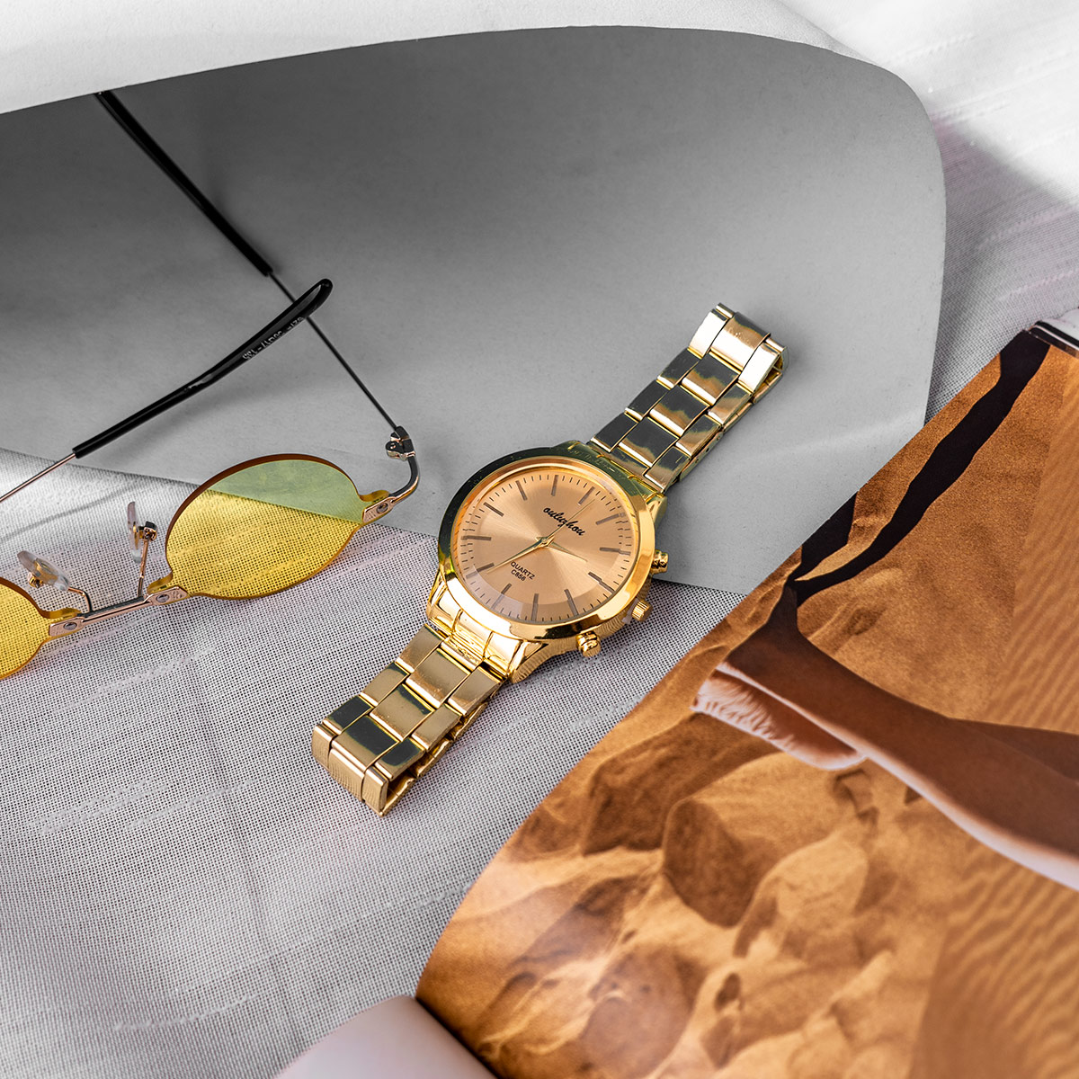 ساعت طلایی فلزی مدل Palitan