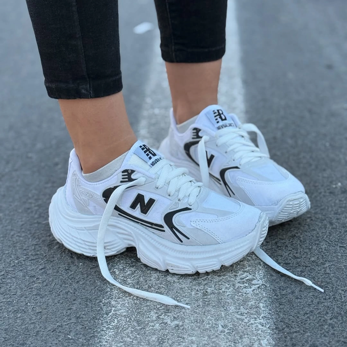 کفش ورزشی زنانه نیوبالانس لژدار سفید مدل Mahla