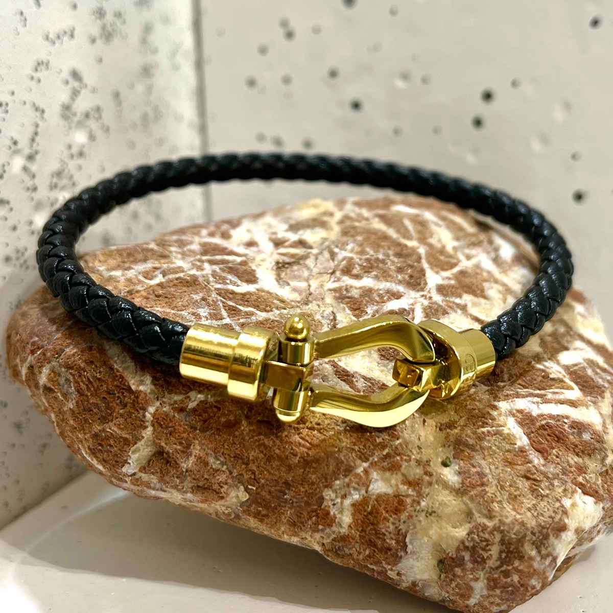 دستبند اسپرت امگا مشکی طلایی