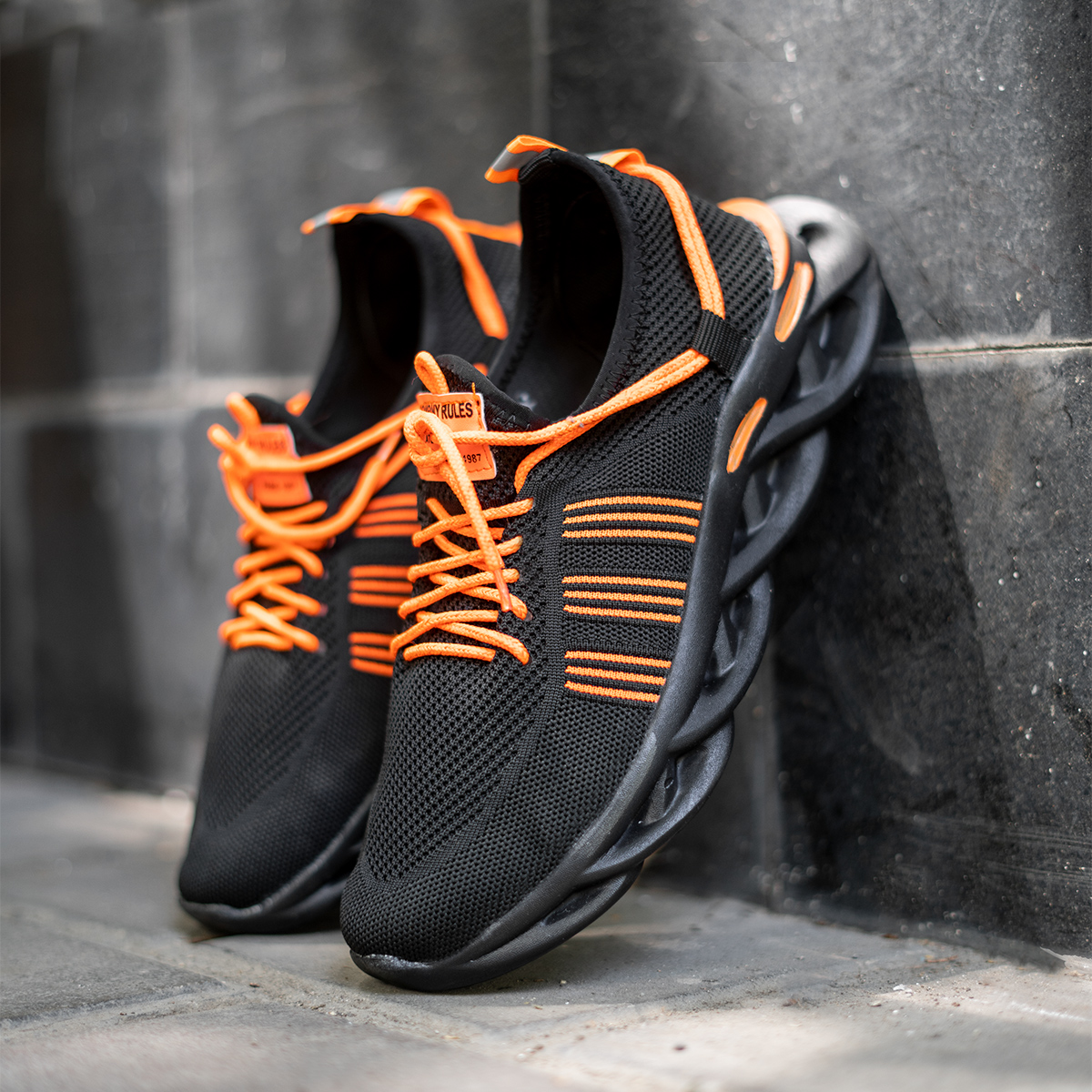 کفش ورزشی مشکی نارنجی مردانه مدل Arisan