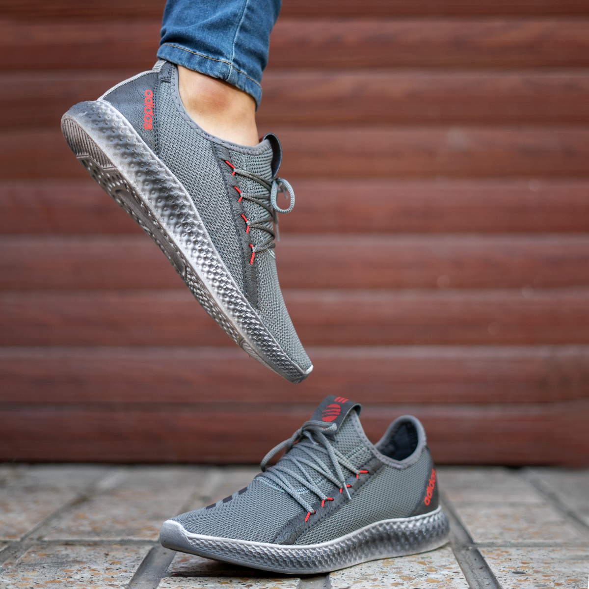 کفش ورزشی Adidas مردانه طوسی قرمز مدل Barni