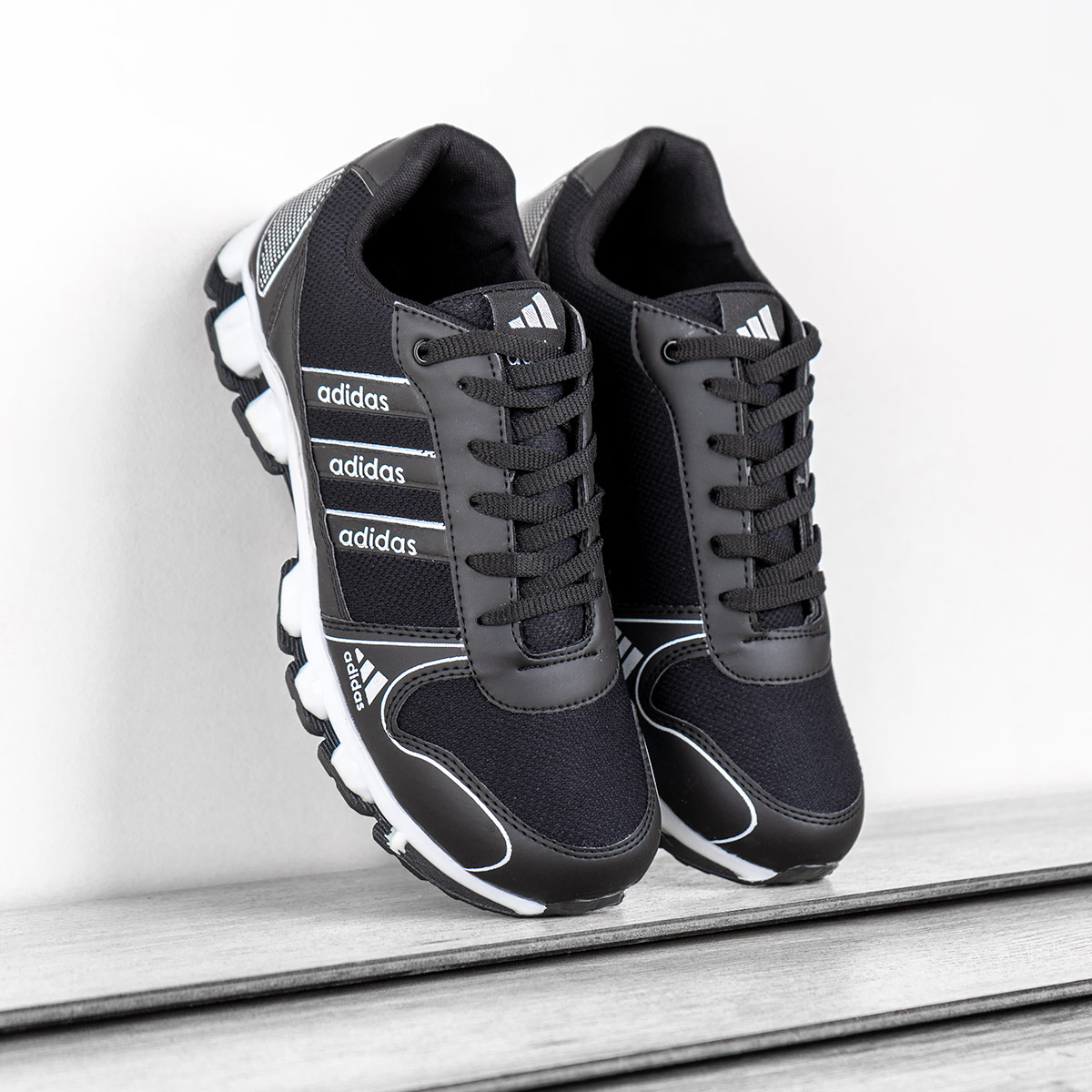 کفش ورزشی Adidas مردانه مشکی سفید مدل Artek