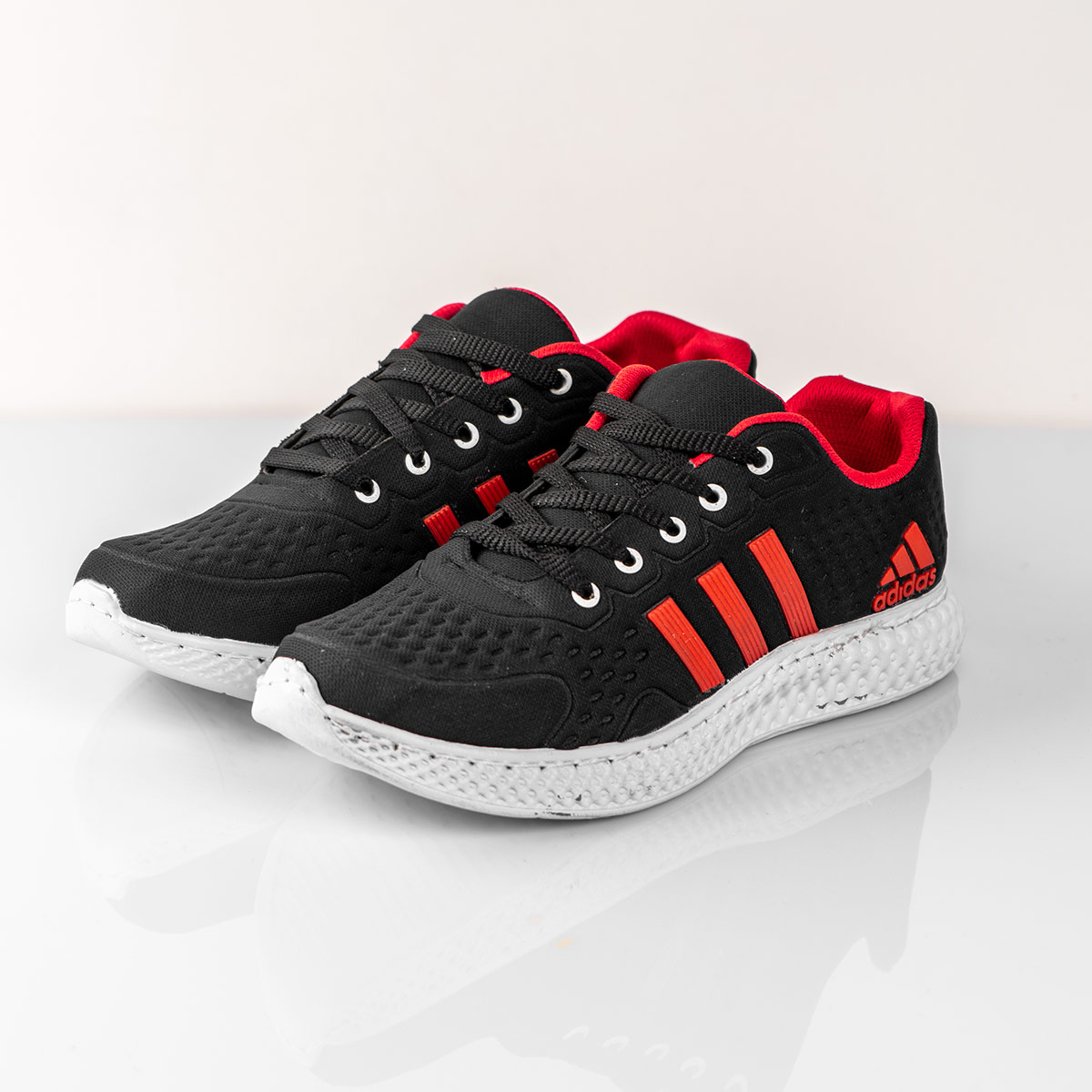 کفش ورزشی Adidas مردانه مشکی قرمز مدل Sisam(T)